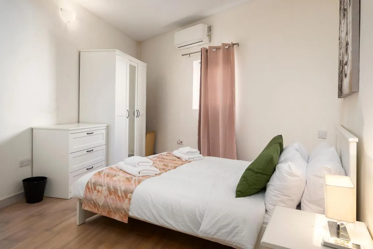 Lapsi Apartments - Traditional Maltese Style Near The Promenade Saint Julian's